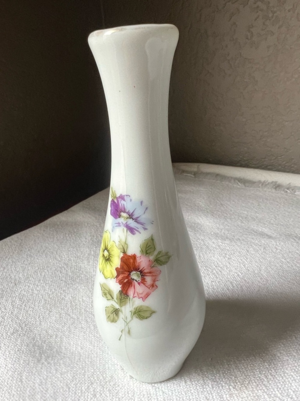 White Floral porcelain Bud Vase with Multicolor Flower Motif - Picture 9 of 9